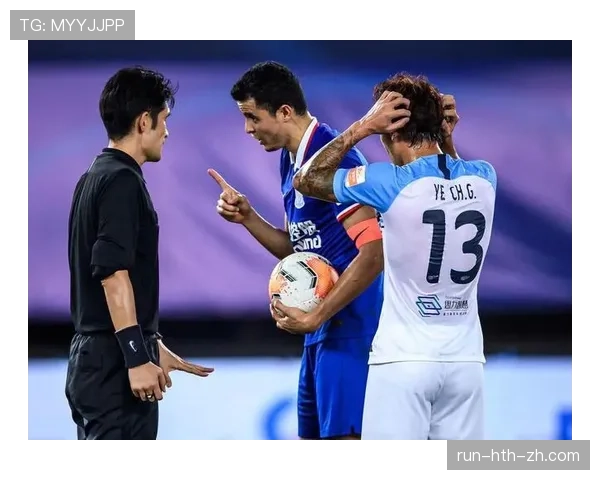 危险动作判罚要点：无接触也可判间接任意球