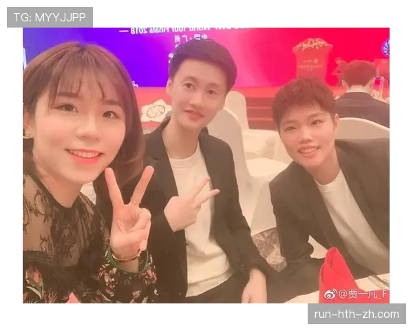 陈雨菲训练完啃鸡腿的样子，真的很难和赛场上那个杀气腾腾的她联系起来